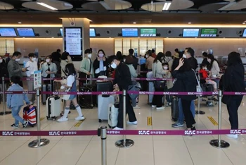 Nối lại các chuyến bay quốc tế tạo điều kiện để ngành du lịch Hàn Quốc khởi sắc trở lại. (Ảnh: koreatimes)