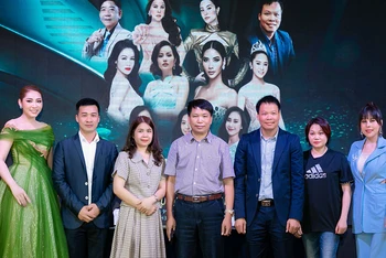 Ban tổ chức cuộc thi Hoa hậu Quý bà Việt Nam. 