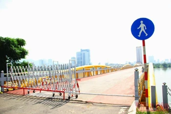 Cầu Nguyễn Văn Trỗi được đưa vào khai thác phục vụ du khách, ảnh chụp sáng 25/5.
