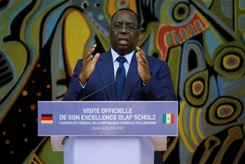 Tổng thống Senegal Macky Sall phát biểu trong buổi họp báo khi tiếp đón Thủ tướng Đức Olaf Scholz, ngày 22/5/2022 tại Dakar. (ẢNH: REUTERS)