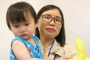 Chị Phạm Thị Bích hạnh phúc chào đón con đầu lòng sau hơn 10 năm hiếm muộn. 