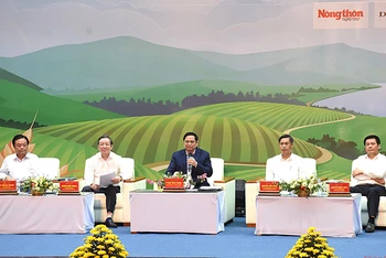 Thủ tướng Chính phủ Phạm Minh Chính chủ trì Hội nghị Thủ tướng Chính phủ đối thoại với nông dân Việt Nam.