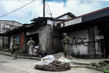 Binh sĩ tuần tra nhằm bảo đảm an ninh cho cuộc bầu cử Tổng thống, làng La Colonia, tỉnh Valle del Cauca, Colombia, ngày 18/5/2022. (Ảnh: AFP/TTXVN)