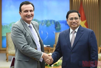 Thủ tướng Phạm Minh Chính tiếp Tổng Giám đốc Tập đoàn AstraZeneca Pascal Soriot. 