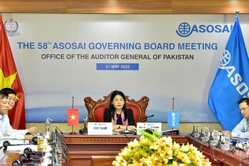 Phó Tổng Kiểm toán nhà nước Hà Thị Mỹ Dung tham dự cuộc họp trực tuyến Ban Điều hành ASOSAI 58. (Ảnh: NGỌC BÍCH)