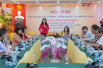 Thứ trưởng Văn hóa, Thể thao và Du lịch Trịnh Thị Thủy phát biểu khai mạc hội nghị. (Ảnh: UNFPA)