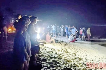 Nỗ lực tìm kiếm nạn nhân mất tích do đuối nước tại vùng biển xã Phú Hải, huyện Phú Vang, tỉnh Thừa Thiên Huế. (Ảnh: CTV)