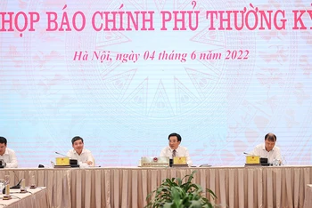 Phiên họp báo Chính phủ thường kỳ tháng 5 diễn ra chiều 4/6 tại Hà Nội. (Ảnh: VGP/Nhật Bắc)