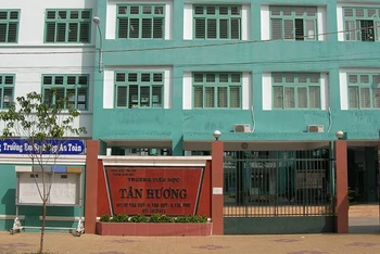 Trường tiểu học Tân Hương, quận Tân Phú.