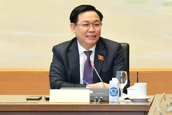 Chủ tịch Quốc hội Vương Đình Huệ phát biểu tại phiên thảo luận tổ. (Ảnh: NGUYÊN LINH)