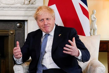 Thủ tướng Anh trong buổi tiếp Thủ tướng Estonia tại London, ngày 6/6. (Ảnh: Reuters)