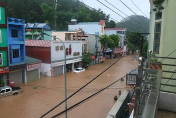 Mưa lớn kéo dài gây ngập tại nhiều khu vực thành phố Sơn La.