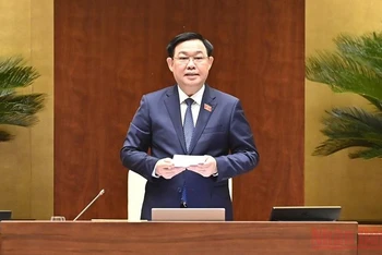 Chủ tịch Quốc hội Vương Đình Huệ phát biểu kết luận phần chất vấn nhóm vấn đề thứ nhất. (Ảnh: LINH KHOA)