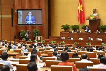 Chủ tịch Quốc hội Vương Đình Huệ phát biểu kết thúc phiên chất vấn của Bộ trưởng Tài chính, chiều 8/6. (Ảnh: LINH NGUYÊN)