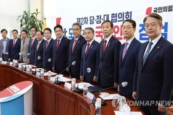 Giới chức PPP, Chính phủ và Văn phòng Tổng thống Hàn Quốc trước cuộc họp ba bên tại Seoul, ngày 8/6. (Ảnh: Yonhap)