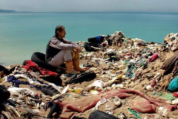 Cảnh trong phim "Trash", một bộ phim về đề tài môi trường. (Ảnh:Ybox)