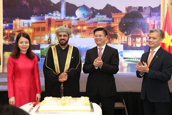 Lãnh đạo Đảng, Bộ Ngoại giao Việt Nam và các nhà ngoại giao quốc tế tại lễ kỷ niệm 30 năm ngày thiết lập quan hệ ngoại giao Việt Nam-Oman.