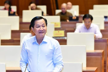 Phó Thủ tướng Lê Minh Khái trả lời, làm rõ một số vấn đề các đại biểu Quốc hội nêu.