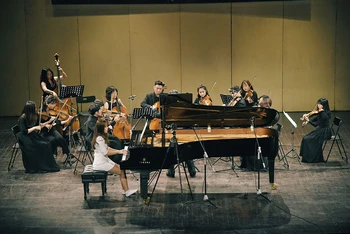 Một buổi hòa nhạc cổ điển tại Việt Nam có nghệ sĩ piano Lương Tố Như tham gia.