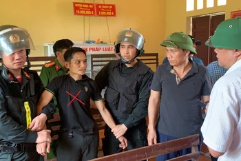 Công an Thanh Hóa bắt giữ Lê Văn Lượng (đánh dấu X) về hành vi giết người.