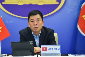 Đại sứ Vũ Hồ, Quyền Trưởng SOM ASEAN Việt Nam dẫn đầu đoàn Việt Nam tham dự Hội nghị trực tuyến các quan chức cao cấp (SOM) ASEAN. (Ảnh: Thế giới và Việt Nam)