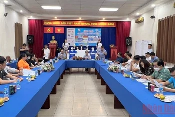 Đại diện các đội bóng dự họp báo và chia bảng thi đấu tại Giải bóng đá Hội Nhà báo Thành phố Hồ Chí Minh-Cúp Thái Sơn Nam 2022.
