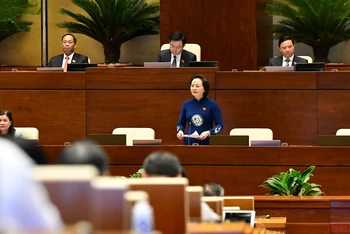 Bộ trưởng Nội vụ Phạm Thị Thanh Trà phát biểu giải trình, làm rõ một số vấn đề đại biểu Quốc hội nêu. (Ảnh: LINH NGUYÊN)