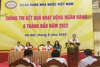 Phó Thống đốc Thường trực Ngân hàng Nhà nước Đào Minh Tú phát biểu tại cuộc họp báo.