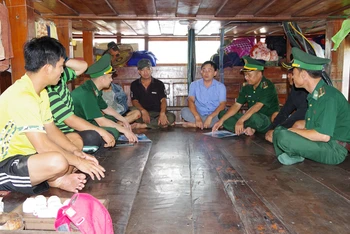 Đồn Biên phòng Quỳnh Thuận tuyên truyền phổ biến pháp luật cho người dân trên địa bàn.