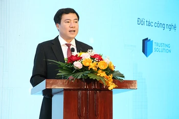 Thứ trưởng Nguyễn Sinh Nhật Tân phát biểu tại hội nghị. 