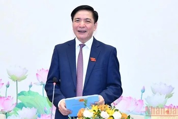 Tổng Thư ký Quốc hội Bùi Văn Cường phát biểu tại họp báo công bố kết quả Kỳ họp thứ ba, chiều 16/6. (Ảnh: LINH NGUYÊN)