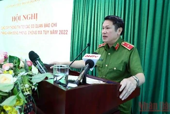 Thiếu tướng Nguyễn Văn Viện, Cục trưởng Cảnh sát điều tra tội phạm về ma túy phát biểu tại hội nghị. 