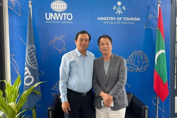 Tổng cục trưởng Nguyễn Trùng Khánh và Giám đốc điều hành khu vực châu Á-Thái Bình Dương của UNWTO Harry Hwang (Ảnh: TCDL)