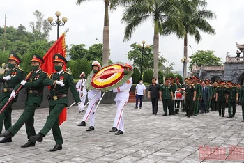 Cán bộ, nhân dân Điện Biên thành kính tổ chức truy điệu và an táng hài cốt các liệt sĩ tại Nghĩa trang liệt sĩ Tông Khao.