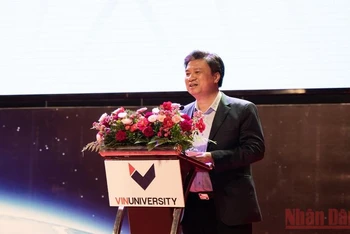 Thứ trưởng Giáo dục và Đào tạo Nguyễn Hữu Độ phát biểu tại hội nghị.