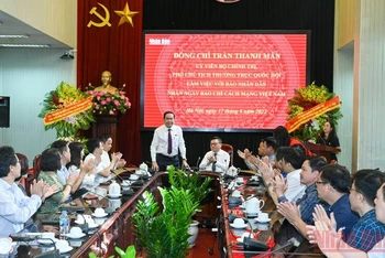 Phó Chủ tịch Thường trực Quốc hội Trần Thanh Mẫn và đoàn công tác làm việc với Báo Nhân Dân nhân Ngày Báo chí cách mạng Việt Nam. (Ảnh: DUY LINH)