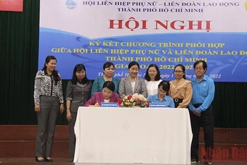 Liên đoàn Lao động và Hội Liên hiệp phụ nữ Thành phố Hồ Chí Minh ký kết chương trình phối hợp sáng 17/6.