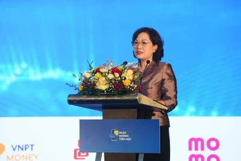 Thống đốc Ngân hàng Nhà nước Nguyễn Thị Hồng phát biểu tại hội thảo.