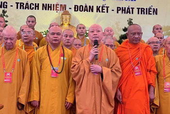 Hòa thượng Thích Lệ Trang (đang phát biểu) - tân Trưởng ban Trị sự Giáo hội Phật giáo Việt Nam TP Hồ Chí Minh. 