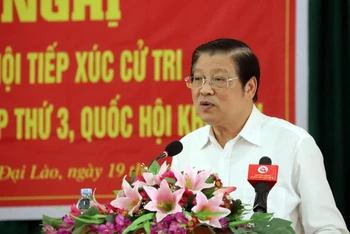 Đồng chí Phan Đình Trạc phát biểu ý kiến tại buổi tiếp xúc cử tri thành phố Bảo Lộc, Lâm Đồng.