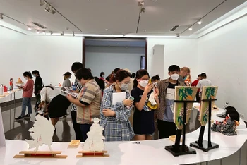 Triển lãm búp bê Nhật Bản tại Hà Nội thu hút khá đông người dân và du khách tham quan.