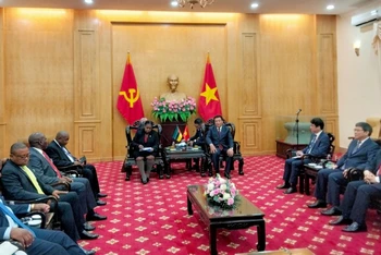 Chủ tịch Quốc hội Mozambique thăm Học viện Chính trị quốc gia Hồ Chí Minh.