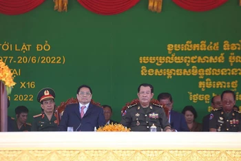 Thủ tướng Việt Nam Phạm Minh Chính và Thủ tướng Campuchia Samdech Techo Hun Sen tại lễ kỷ niệm. (Ảnh: Fresh News)