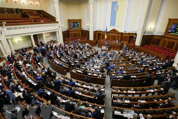 Toàn cảnh một phiên họp Quốc hội Ukraine. (Nguồn: EPA/TTXVN)