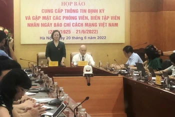 Bộ trưởng Nội vụ Phạm Thị Thanh Trà trả lời báo chí.
