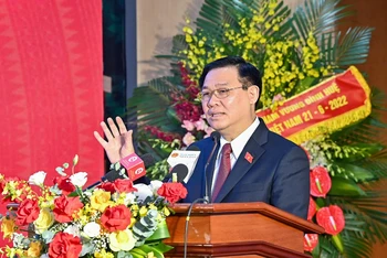 Chủ tịch Quốc hội Vương Đình Huệ phát biểu ý kiến tại buổi làm việc. (Ảnh Duy Linh).