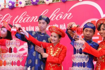 Đám cưới tập thể của thanh niên Hà Nội thực hiện theo mô hình nếp sống văn minh.