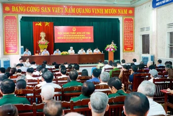 Đồng chí Đỗ Văn Chiến cùng các đại biểu Quốc hội tỉnh Nghệ An tiếp xúc cử trị phường Cửa Nam, thành phố Vinh (Nghệ An).