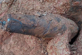 Quả bom được phát hiện tại xã Lãng Công, huyện Sông Lô.