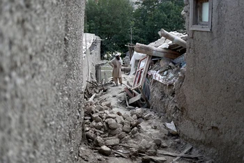 Huyện Gayan là một trong những địa phương chịu thiệt hại nặng nề sau trận động đất ngày 22/6. (Ảnh: Reuters)